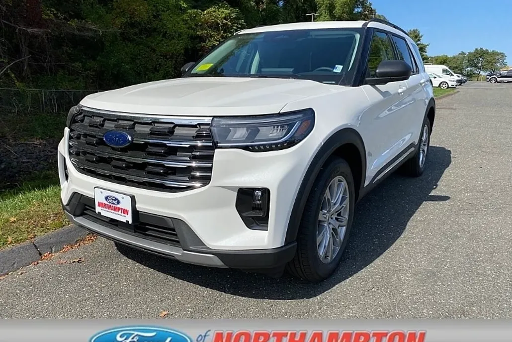 2025 Ford Explorer photo 1