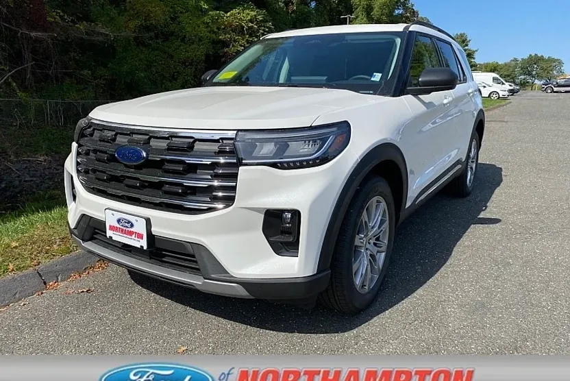 2025 Ford Explorer photo 1