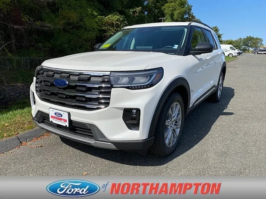 2025 Ford Explorer photo 1