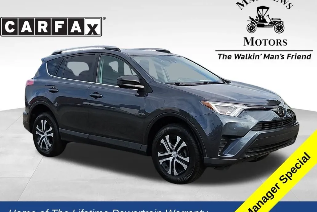 2018 Toyota RAV4 LE photo 1