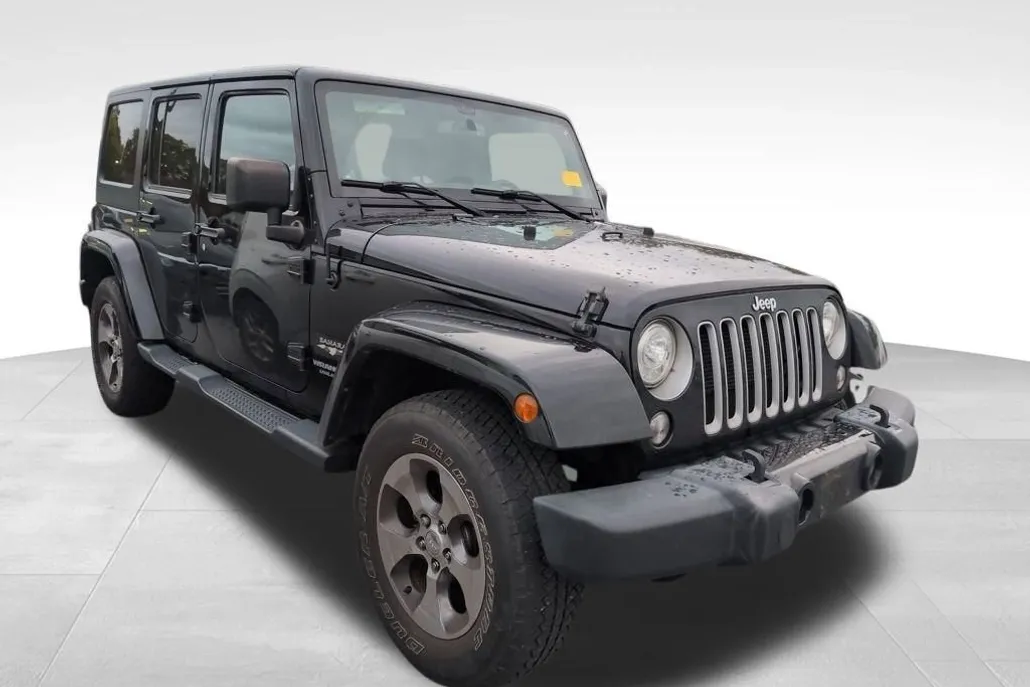 2017 Jeep Wrangler Unlimited Sahara photo 1