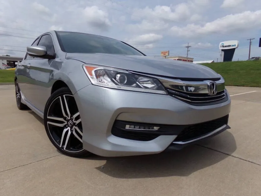 2017 Honda Accord Sport photo 1
