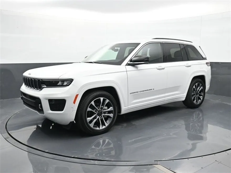 2024 Jeep Grand Cherokee Overland photo 1