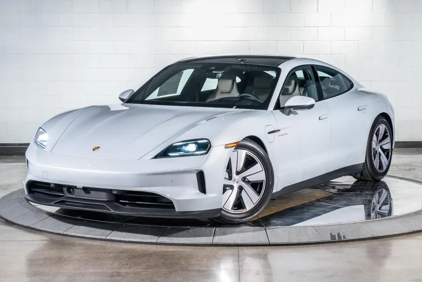 2025 Porsche Taycan 4 photo 1