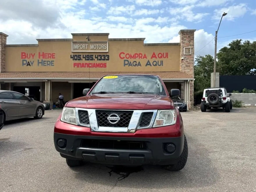 2015 Nissan Frontier SV King Cab photo 1