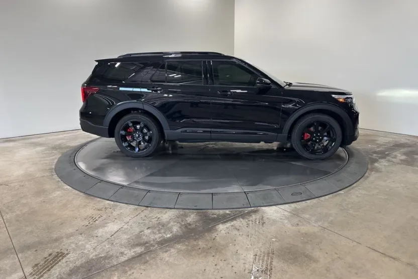 2020 Ford Explorer ST photo 1