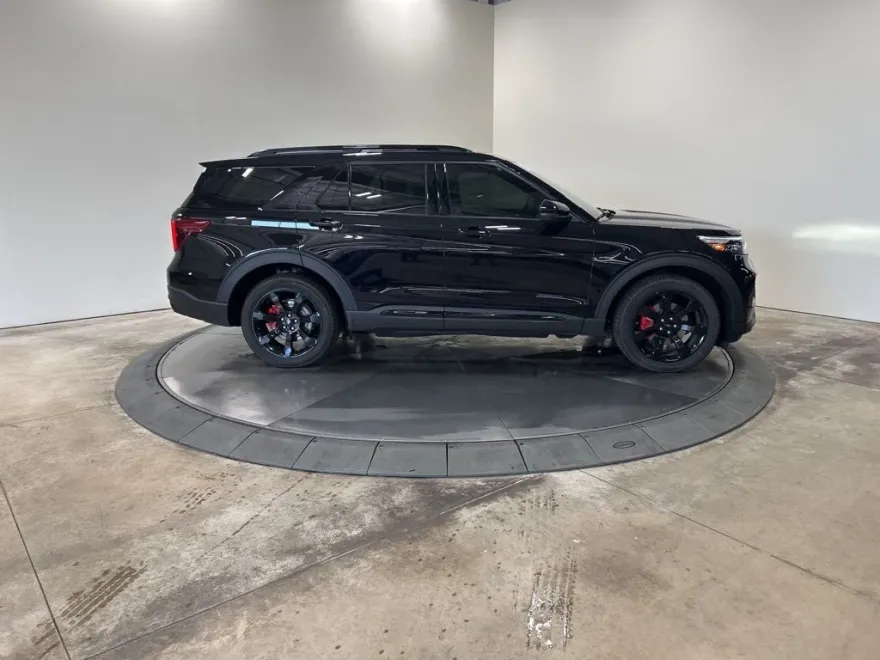 2020 Ford Explorer ST photo 1