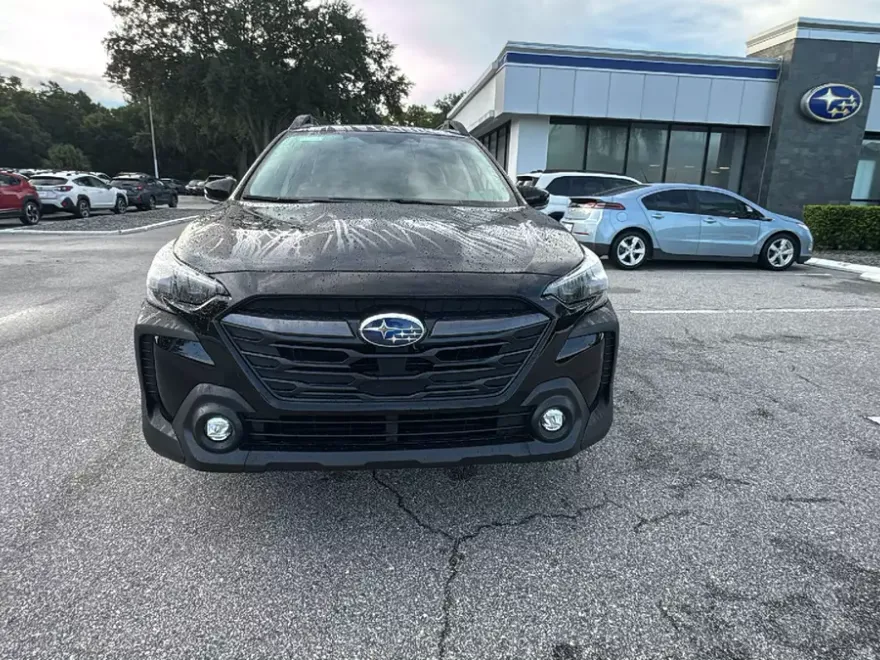 2025 Subaru Outback Premium photo 1
