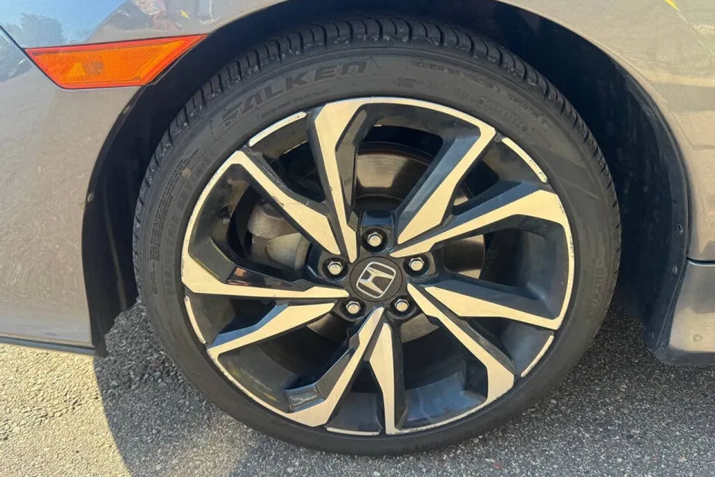 2019 Honda Civic Si photo 1