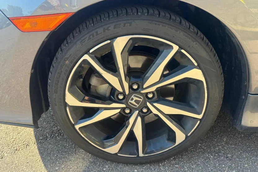 2019 Honda Civic Si photo 1