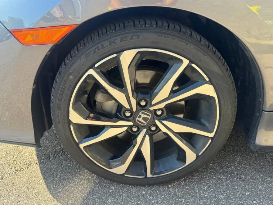 2019 Honda Civic Si photo 1