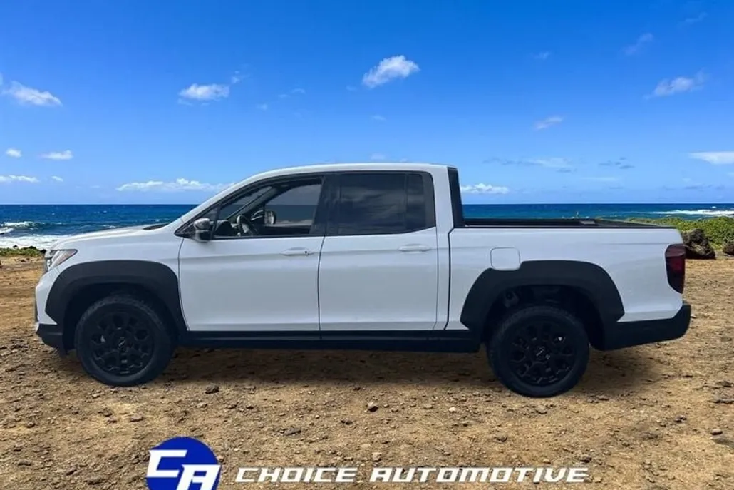 2022 Honda Ridgeline Black Edition photo 1