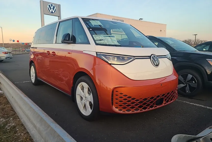 2025 Volkswagen ID. Buzz photo 1
