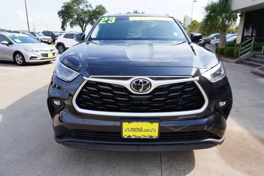 2023 Toyota Highlander XLE photo 1