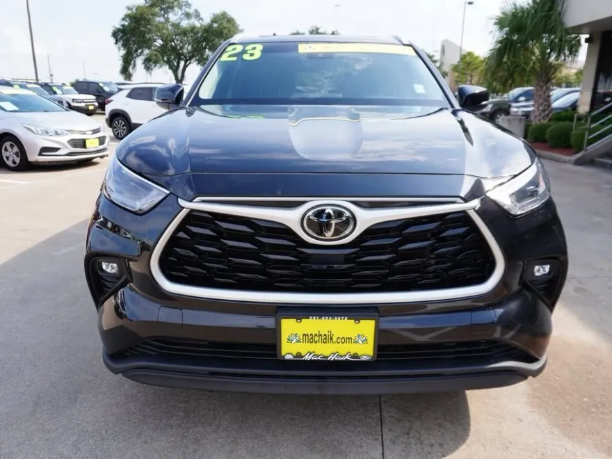 2023 Toyota Highlander XLE photo 1