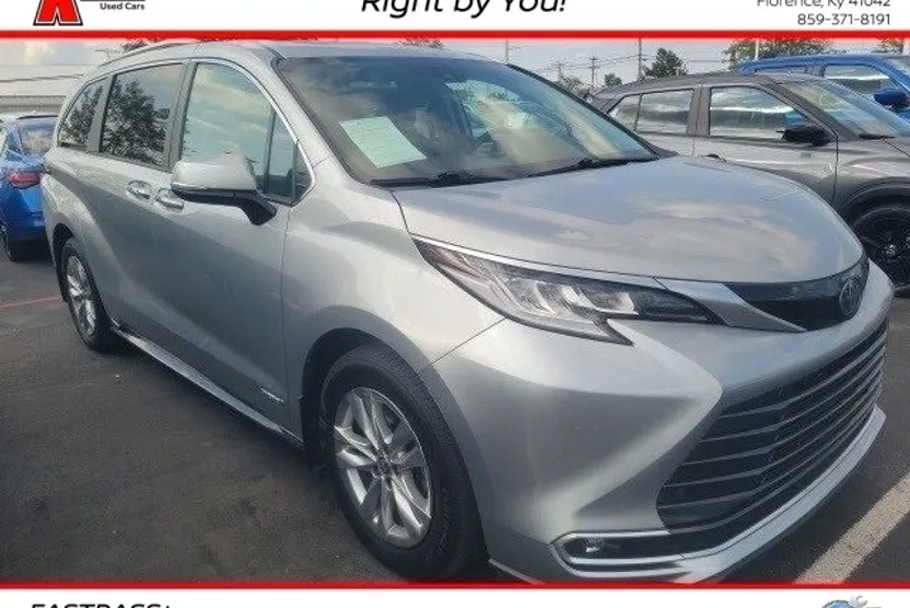 2021 Toyota Sienna Limited photo 1