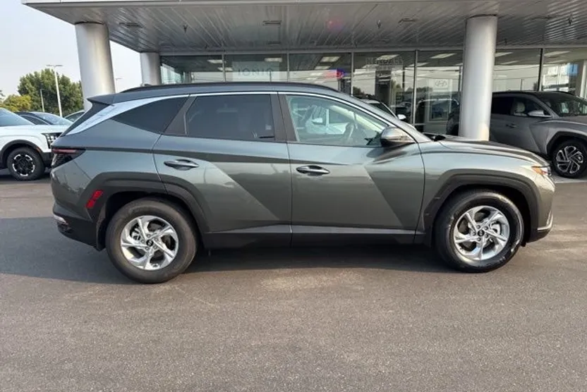 2022 Hyundai Tucson SEL photo 1