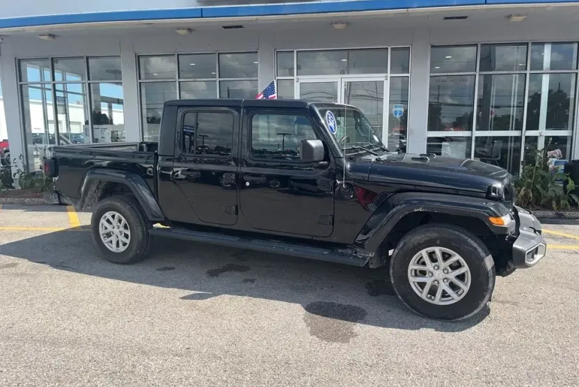 2023 Jeep Gladiator Sport S photo 1