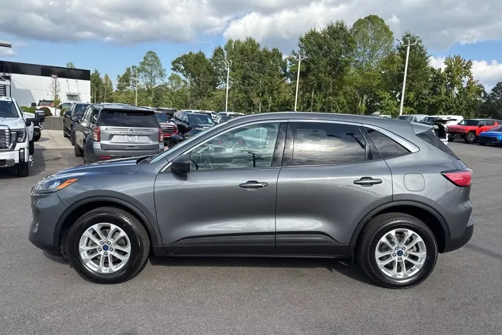 2022 Ford Escape SE photo 1