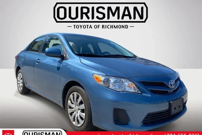 2012 Toyota Corolla LE photo 1