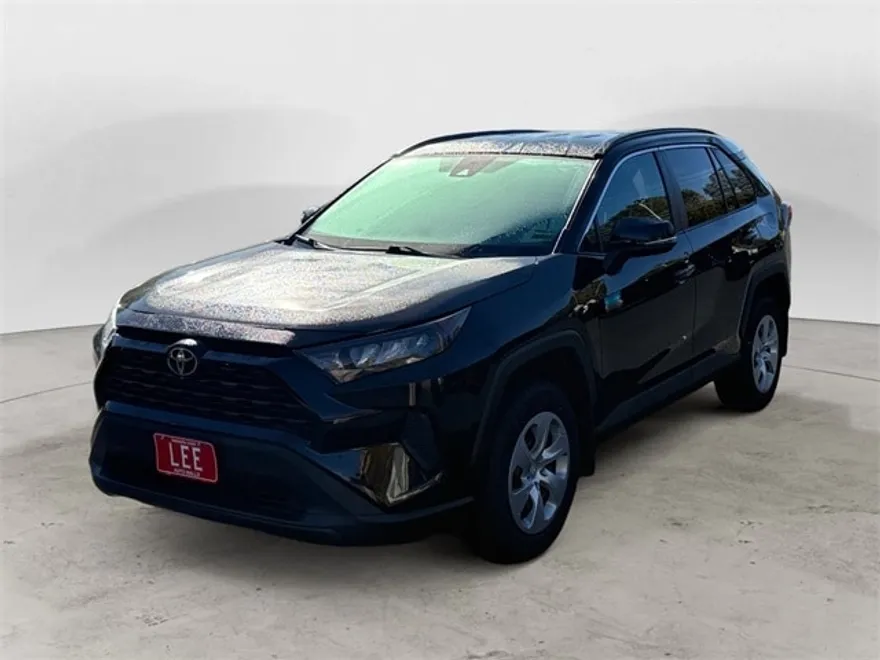2020 Toyota RAV4 LE photo 1