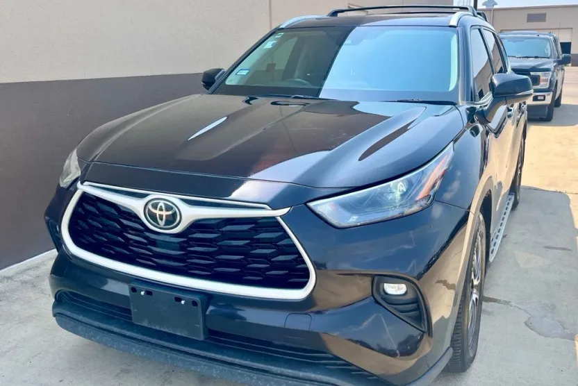 2022 Toyota Highlander XLE photo 1