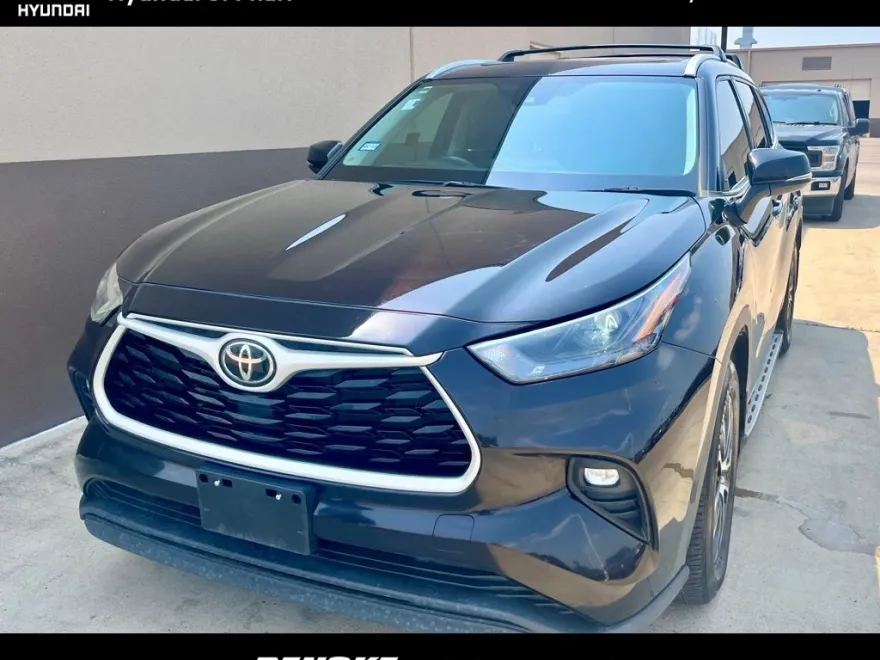 2022 Toyota Highlander XLE photo 1