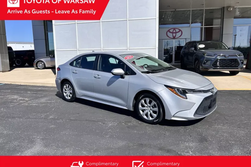 2021 Toyota Corolla LE photo 1