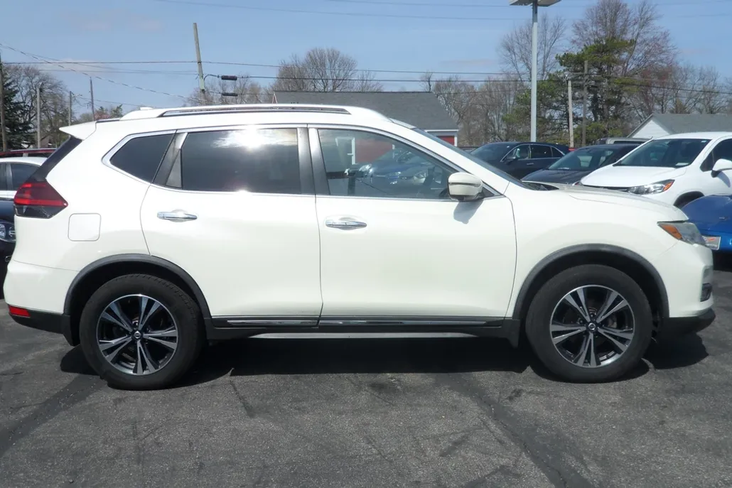 2018 Nissan Rogue SL photo 1