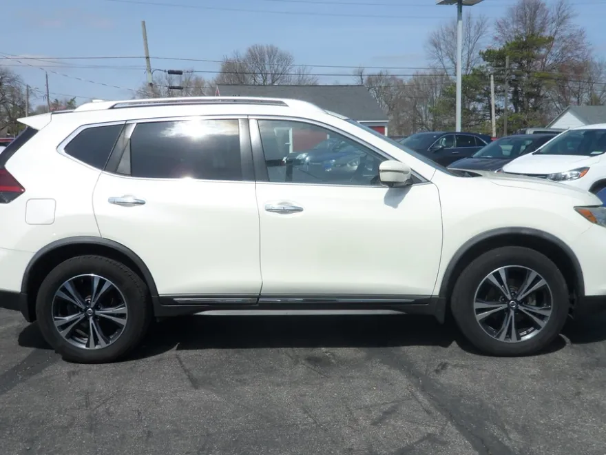 2018 Nissan Rogue SL photo 1