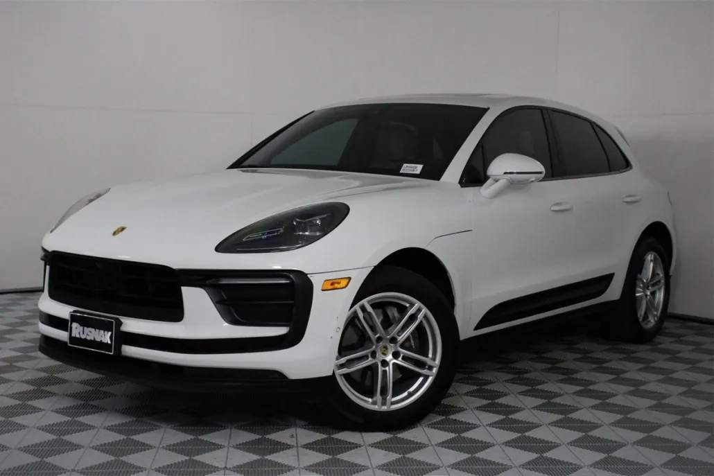 2024 Porsche Macan T photo 1