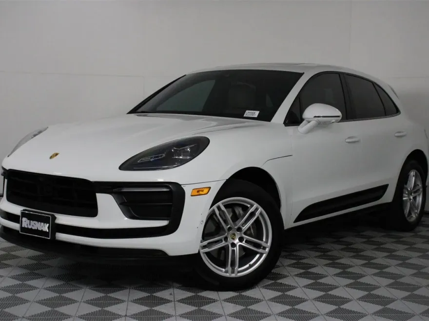2024 Porsche Macan T photo 1