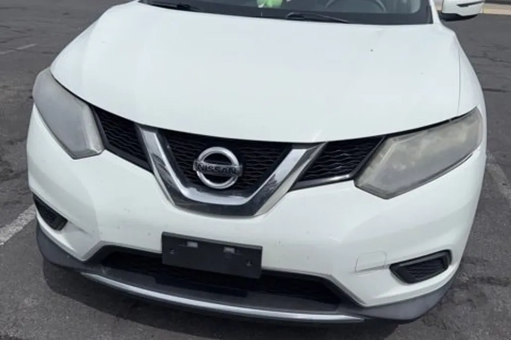 2016 Nissan Rogue SV photo 1