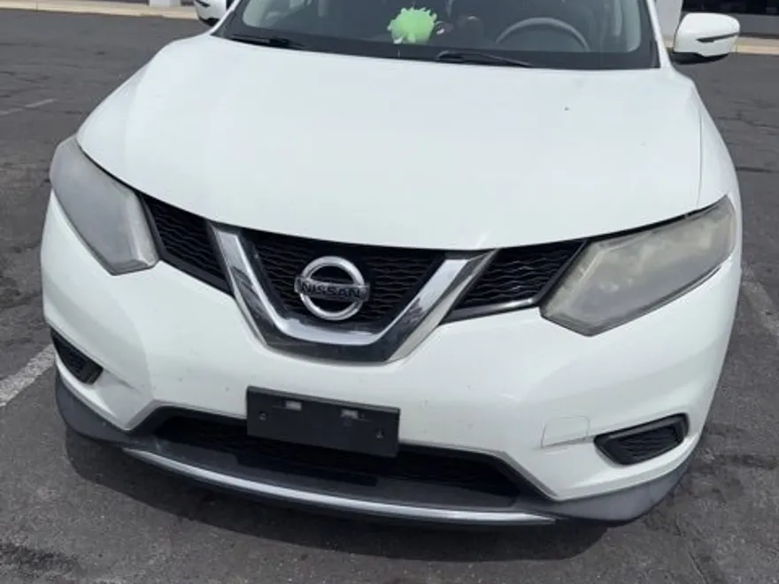 2016 Nissan Rogue SV photo 1