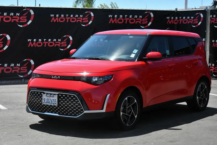 2024 Kia Soul EX photo 1