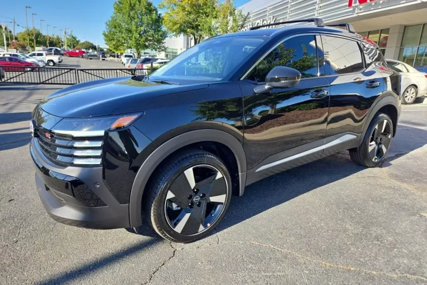 2026 Nissan Kicks SR photo 1