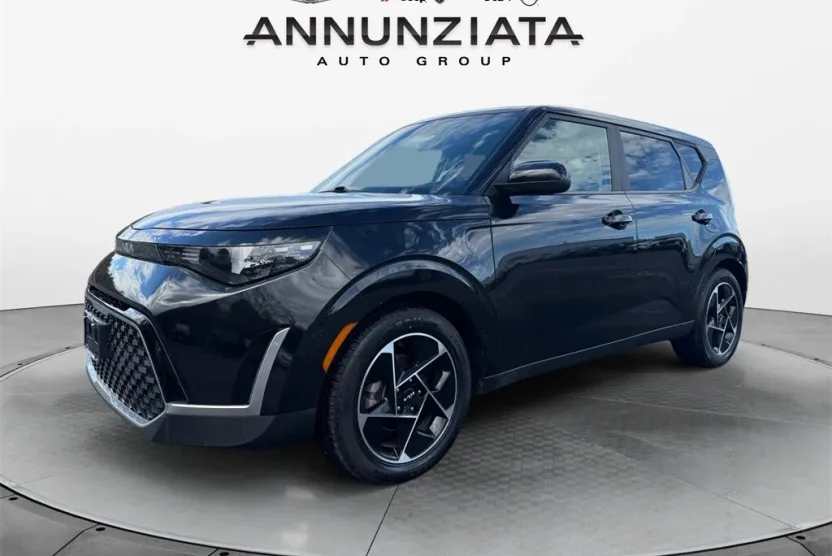 2023 Kia Soul EX photo 1