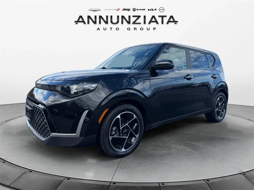 2023 Kia Soul EX photo 1