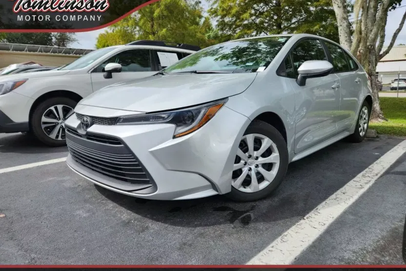 2024 Toyota Corolla LE photo 1