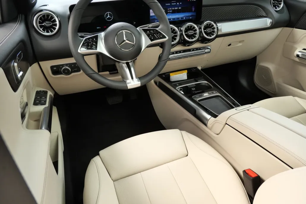 2026 Mercedes Benz GLB 250 4MATIC photo 1