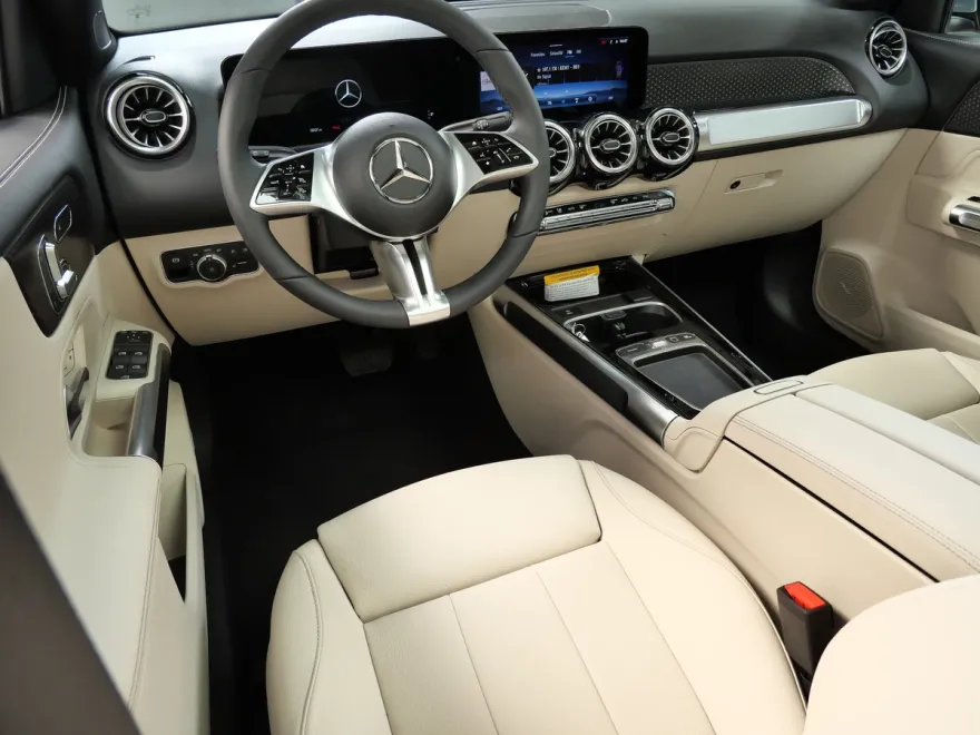 2026 Mercedes Benz GLB 250 4MATIC photo 1