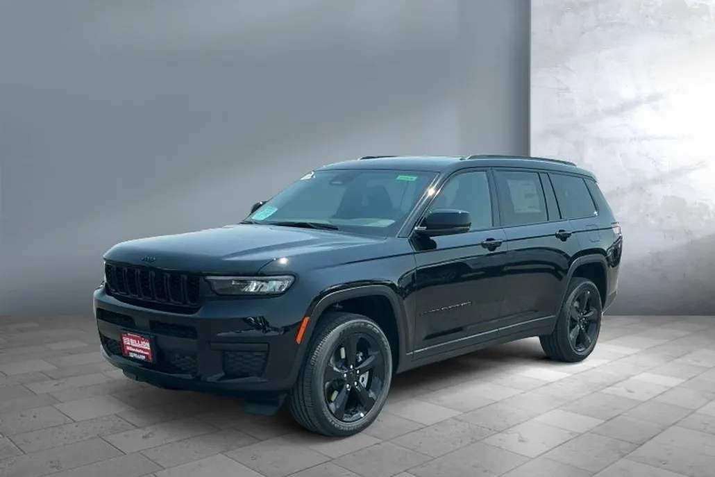2025 Jeep Grand Cherokee Altitude photo 1
