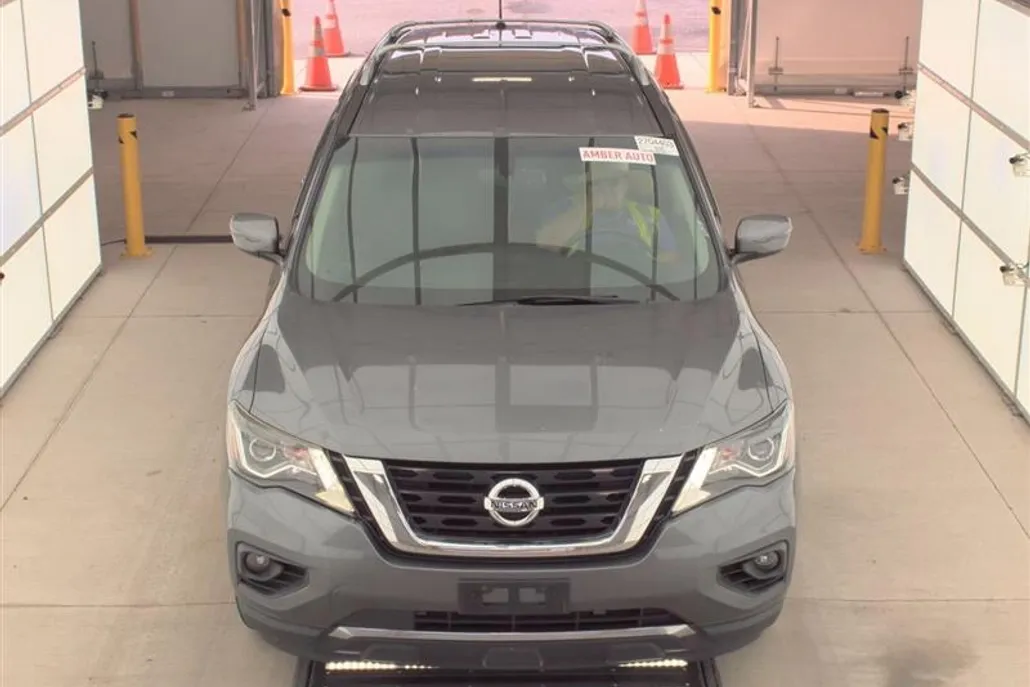2017 Nissan Pathfinder SV photo 1