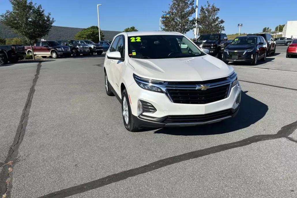 2022 Chevrolet Equinox LT photo 1