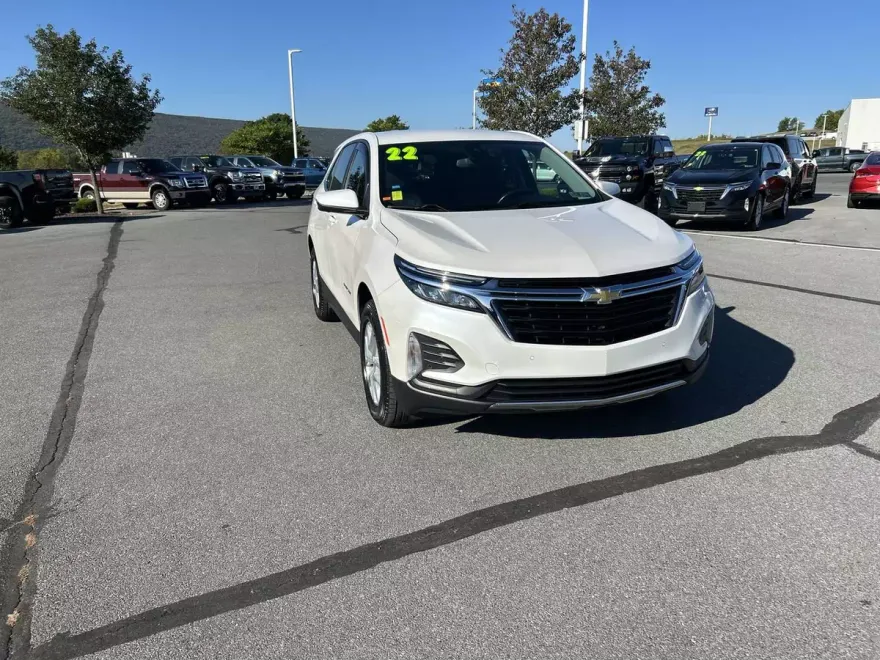 2022 Chevrolet Equinox LT photo 1