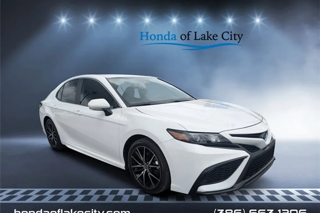 2024 Toyota Camry Hybrid SE photo 1