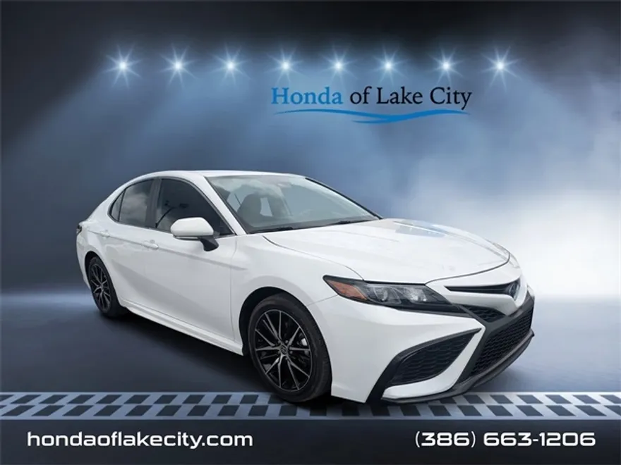 2024 Toyota Camry Hybrid SE photo 1