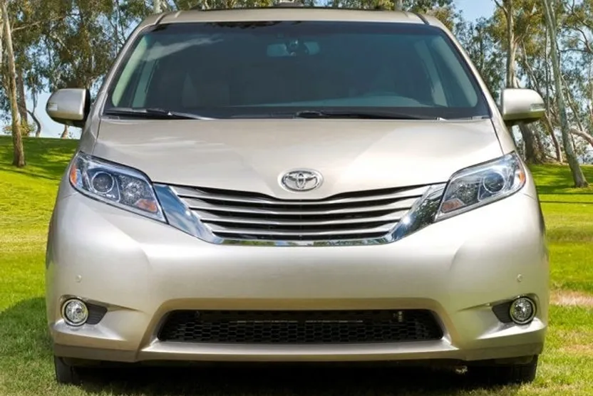 2015 Toyota Sienna XLE Premium photo 1