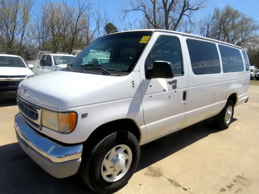 2001 Ford E-350 XLT photo 1