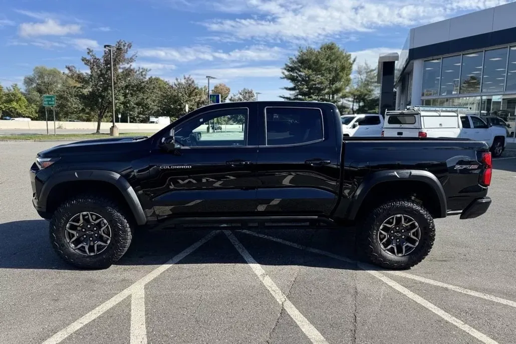 2024 Chevrolet Colorado ZR2 photo 1